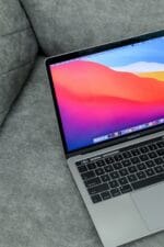 MacBook Pro 13 pouces M1 / M2 reconditionné ouvert