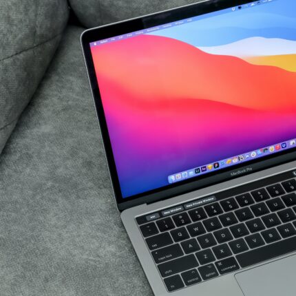 MacBook Pro 13 pouces M1 / M2 reconditionné ouvert