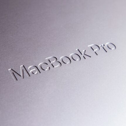 Dessous gravé du MacBook Pro 14 pouces