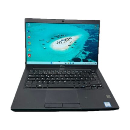 Dell Latitude 7390 reconditionné, ultraportable 13,3 pouces noir vu de face