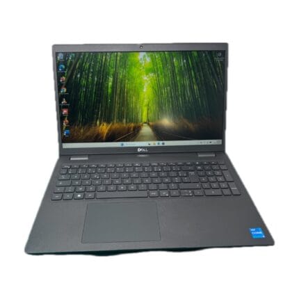 Dell Latitude 3520 reconditionné, PC portable 15,6 pouces noir vu de face