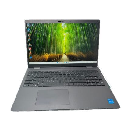 Dell Latitude 3540 reconditionné, PC portable 15,6 pouces gris vu de face