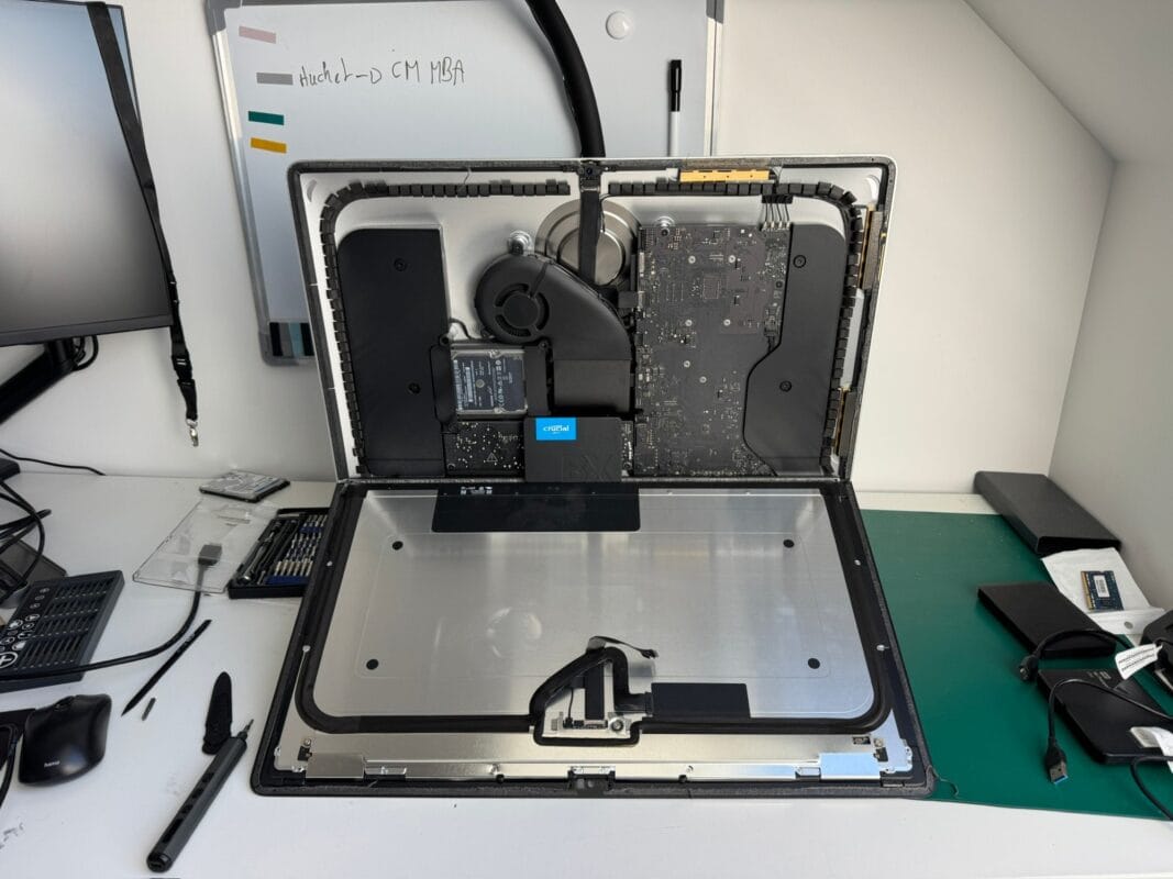 iMac ouvert à l’atelier : disque dur remplacé par un SSD Crucial